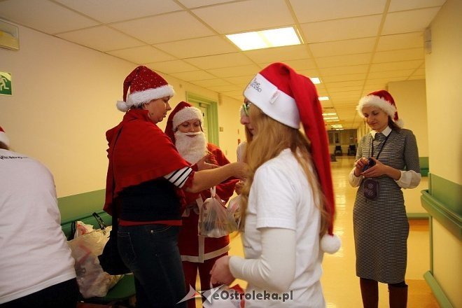 Akcja Święty Mikołaj Kwiatu Kobiecości w ostrołęckim szpitalu [ZDJĘCIA] - zdjęcie #4 - eOstroleka.pl