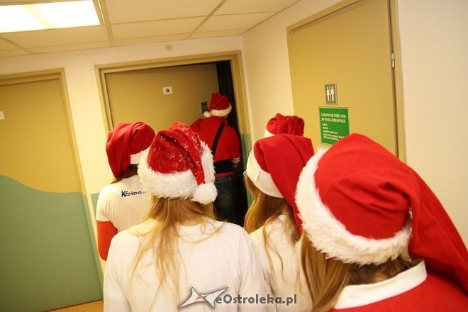 Akcja Święty Mikołaj Kwiatu Kobiecości w ostrołęckim szpitalu [ZDJĘCIA] - zdjęcie #9 - eOstroleka.pl