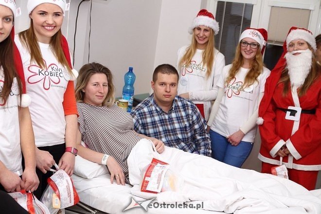 Akcja Święty Mikołaj Kwiatu Kobiecości w ostrołęckim szpitalu [ZDJĘCIA] - zdjęcie #13 - eOstroleka.pl