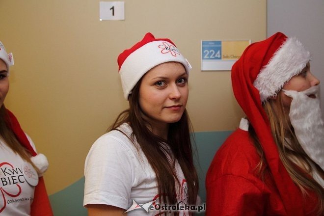 Akcja Święty Mikołaj Kwiatu Kobiecości w ostrołęckim szpitalu [ZDJĘCIA] - zdjęcie #19 - eOstroleka.pl