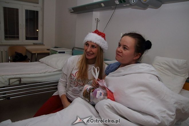 Akcja Święty Mikołaj Kwiatu Kobiecości w ostrołęckim szpitalu [ZDJĘCIA] - zdjęcie #20 - eOstroleka.pl