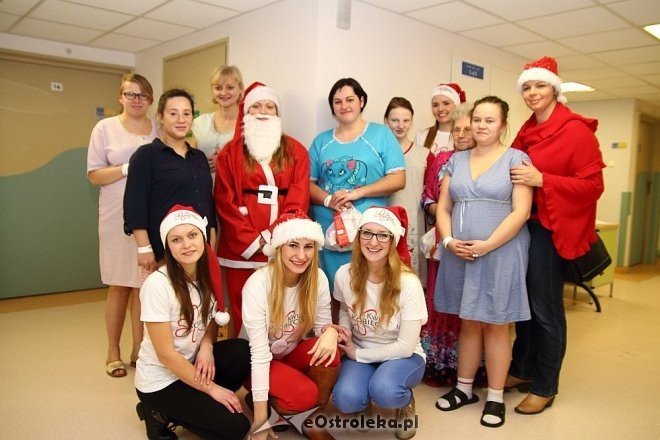 Akcja Święty Mikołaj Kwiatu Kobiecości w ostrołęckim szpitalu [ZDJĘCIA] - zdjęcie #23 - eOstroleka.pl
