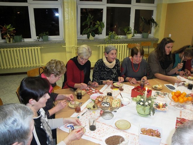 Wigilijne spotkanie Klubu Comenius w Gimnazjum nr 1 [15.12.2014] - zdjęcie #29 - eOstroleka.pl