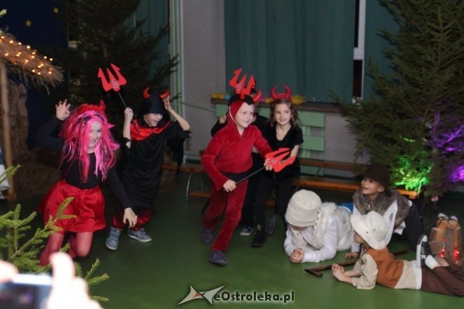 Ostrołęka: Jasełka w wykonaniu uczniów „dziesiątki” [17.12.2014] - zdjęcie #2 - eOstroleka.pl