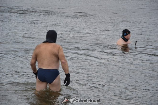 Morsowanie w rzece Narew [21.12.2014] - zdjęcie #7 - eOstroleka.pl