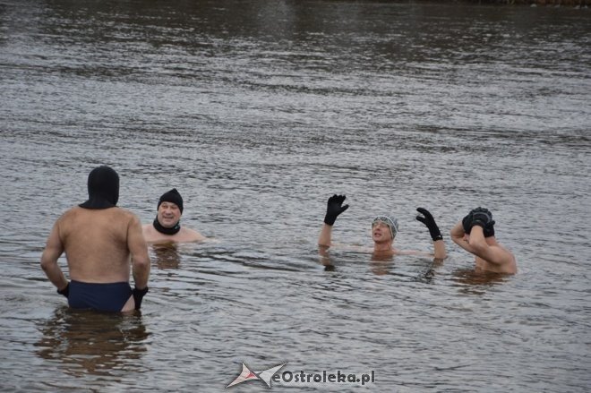 Morsowanie w rzece Narew [21.12.2014] - zdjęcie #8 - eOstroleka.pl
