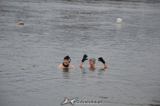 Morsowanie w rzece Narew [21.12.2014] - zdjęcie #14 - eOstroleka.pl