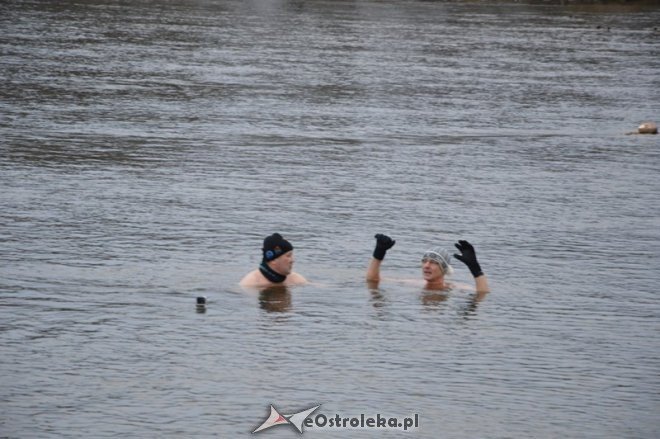 Morsowanie w rzece Narew [21.12.2014] - zdjęcie #18 - eOstroleka.pl
