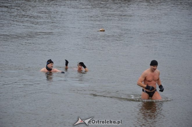 Morsowanie w rzece Narew [21.12.2014] - zdjęcie #25 - eOstroleka.pl