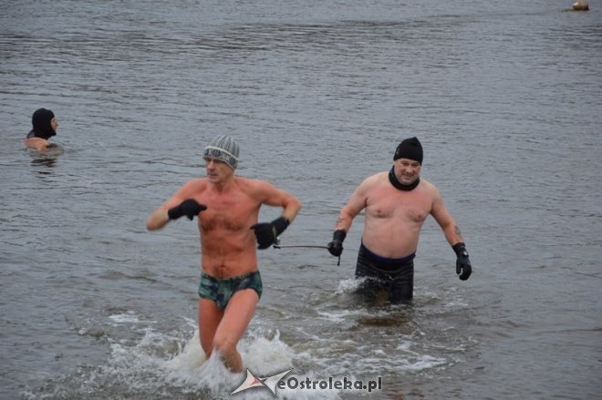 Morsowanie w rzece Narew [21.12.2014] - zdjęcie #26 - eOstroleka.pl