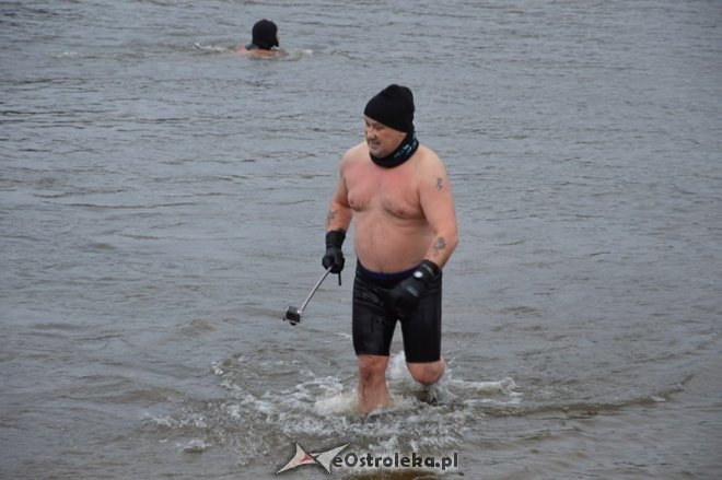 Morsowanie w rzece Narew [21.12.2014] - zdjęcie #27 - eOstroleka.pl