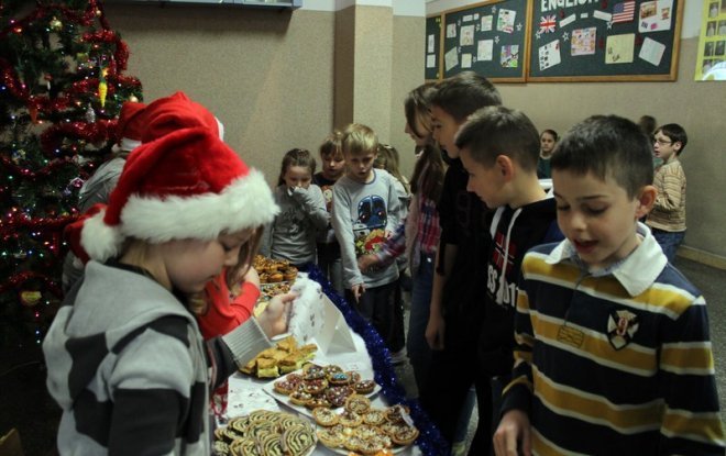 Ostrołęka: Przedświąteczna zbiórka darów dla schroniska w Kruszewie [26.12.2014] - zdjęcie #4 - eOstroleka.pl
