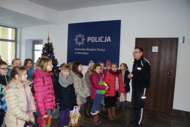 O bezpieczeństwie z uczniami SP w Lelisie [15.01.2015] - zdjęcie #1 - eOstroleka.pl