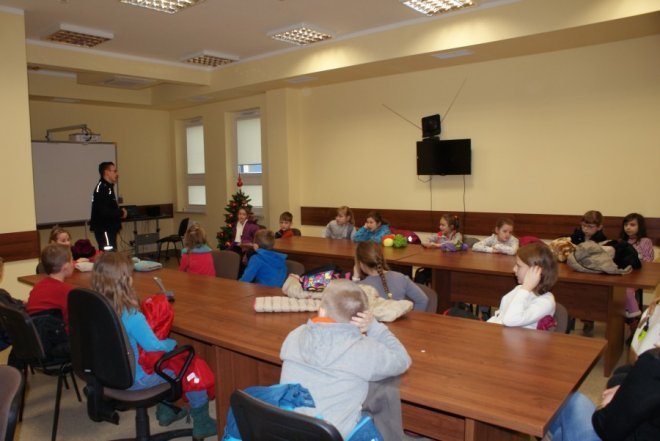 O bezpieczeństwie z uczniami SP w Lelisie [15.01.2015] - zdjęcie #7 - eOstroleka.pl