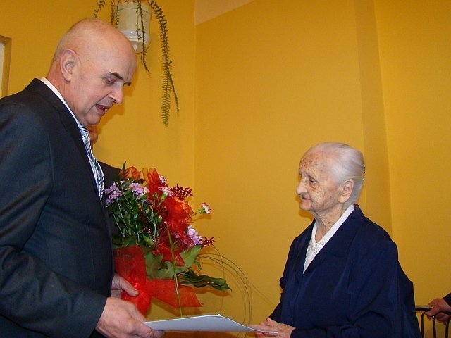 100 urodziny Czesławy Mierzejewskiej [19.01.2015] - zdjęcie #3 - eOstroleka.pl