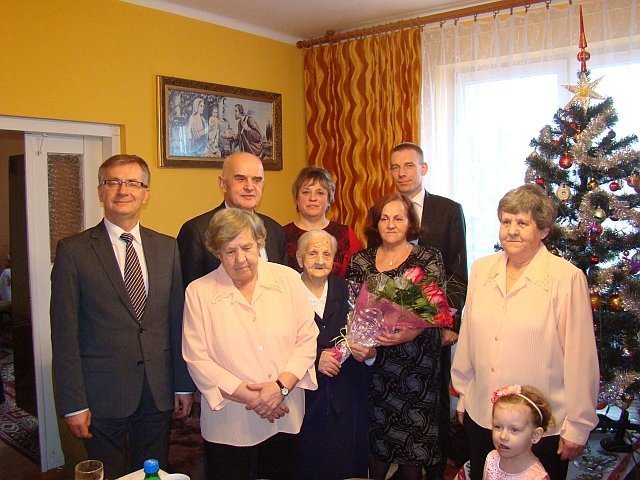 100 urodziny Czesławy Mierzejewskiej [19.01.2015] - zdjęcie #5 - eOstroleka.pl