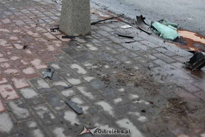 Ostrołęka: Wypadek przy Targowej. Trzy osoby w tym małe dziecko trafiły do szpitala [22.01.2015] - zdjęcie #12 - eOstroleka.pl