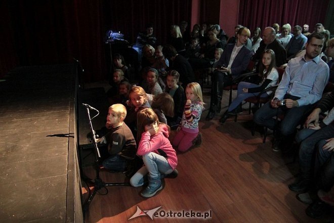 „Bajka z Kołowrotka” w wykonaniu Dziecięcego Teatru Amatorskiego [25.01.2015] - zdjęcie #3 - eOstroleka.pl
