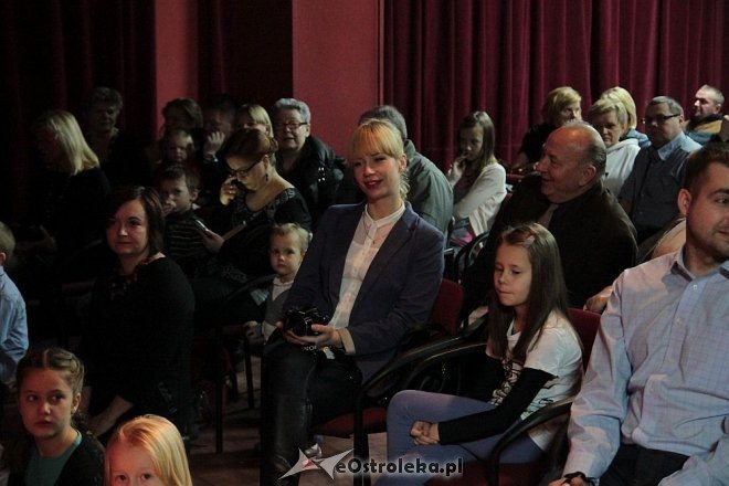 „Bajka z Kołowrotka” w wykonaniu Dziecięcego Teatru Amatorskiego [25.01.2015] - zdjęcie #4 - eOstroleka.pl
