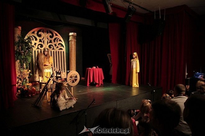 „Bajka z Kołowrotka” w wykonaniu Dziecięcego Teatru Amatorskiego [25.01.2015] - zdjęcie #15 - eOstroleka.pl