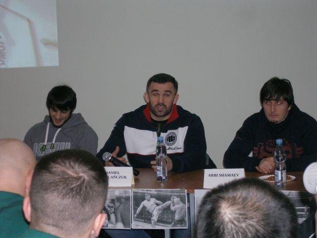 Wizyta zawodników KSW i UFC w Zakładzie Karnym w Przytułach - zdjęcie #2 - eOstroleka.pl