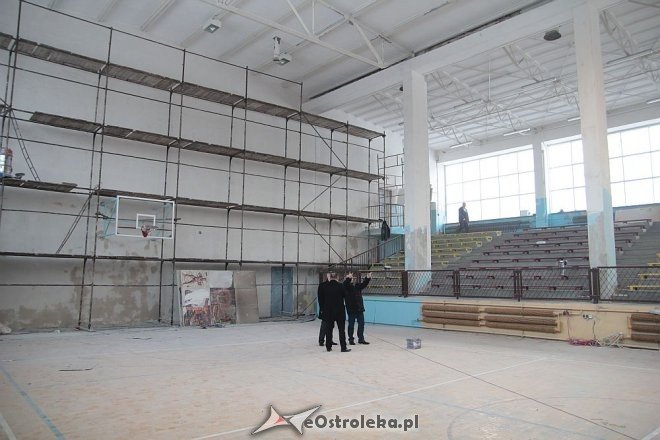 Ostrołęka: Zobacz jak przebiega remont hali sportowej przy Partyzantów [29.01.2015] - zdjęcie #6 - eOstroleka.pl