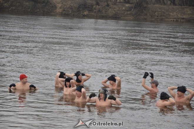 Kąpiel ostrołęckich morsów w Narwi [21.02.2015] - zdjęcie #3 - eOstroleka.pl