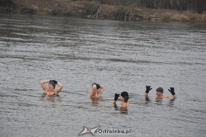 Kąpiel ostrołęckich morsów w Narwi [21.02.2015] - zdjęcie #4 - eOstroleka.pl