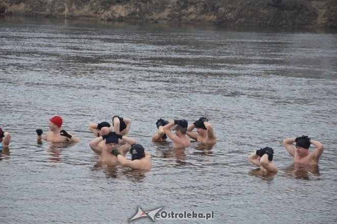 Kąpiel ostrołęckich morsów w Narwi [21.02.2015] - zdjęcie #8 - eOstroleka.pl