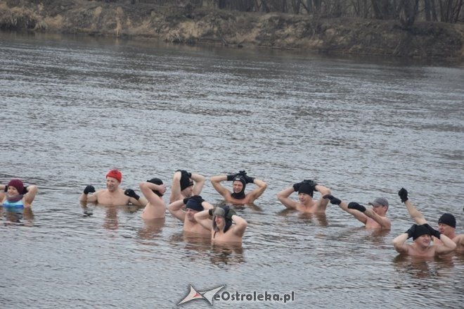 Kąpiel ostrołęckich morsów w Narwi [21.02.2015] - zdjęcie #13 - eOstroleka.pl