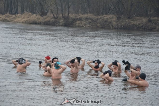 Kąpiel ostrołęckich morsów w Narwi [21.02.2015] - zdjęcie #14 - eOstroleka.pl