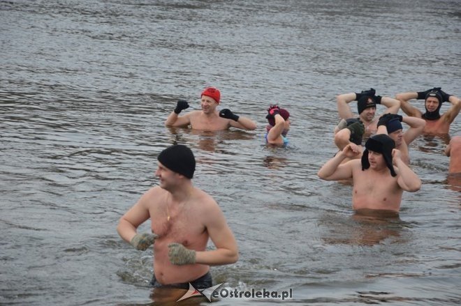 Kąpiel ostrołęckich morsów w Narwi [21.02.2015] - zdjęcie #25 - eOstroleka.pl