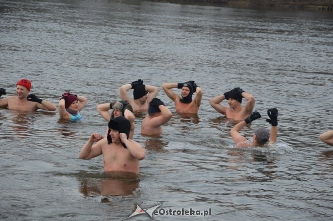 Kąpiel ostrołęckich morsów w Narwi [21.02.2015] - zdjęcie #26 - eOstroleka.pl