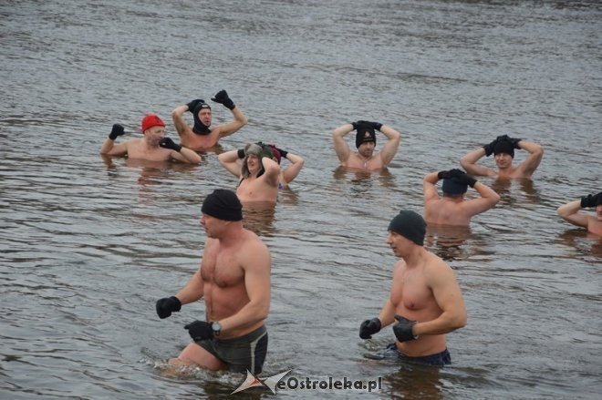 Kąpiel ostrołęckich morsów w Narwi [21.02.2015] - zdjęcie #28 - eOstroleka.pl