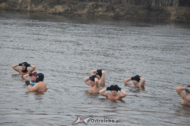 Kąpiel ostrołęckich morsów w Narwi [21.02.2015] - zdjęcie #30 - eOstroleka.pl