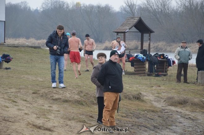 Kąpiel ostrołęckich morsów w Narwi [21.02.2015] - zdjęcie #32 - eOstroleka.pl