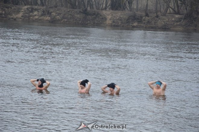 Kąpiel ostrołęckich morsów w Narwi [21.02.2015] - zdjęcie #33 - eOstroleka.pl