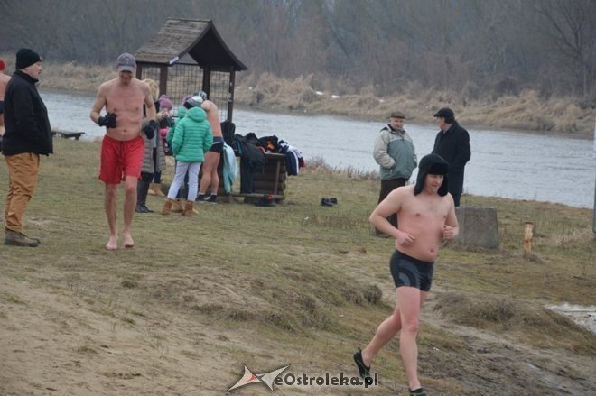 Kąpiel ostrołęckich morsów w Narwi [21.02.2015] - zdjęcie #36 - eOstroleka.pl