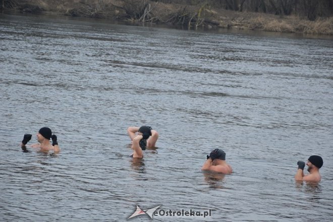 Kąpiel ostrołęckich morsów w Narwi [21.02.2015] - zdjęcie #38 - eOstroleka.pl