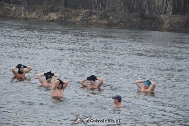 Kąpiel ostrołęckich morsów w Narwi [21.02.2015] - zdjęcie #39 - eOstroleka.pl