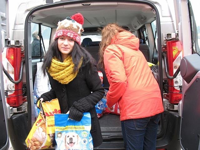Uczniowie ZSZ 2 odwiedzili schronisko w Kruszewie - zdjęcie #2 - eOstroleka.pl