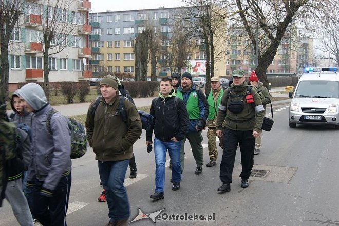 Uczniowie ZSZ nr 1 na trasie Marszu Pamięci rotmistrza Pileckiego [27.02.2015] - zdjęcie #8 - eOstroleka.pl