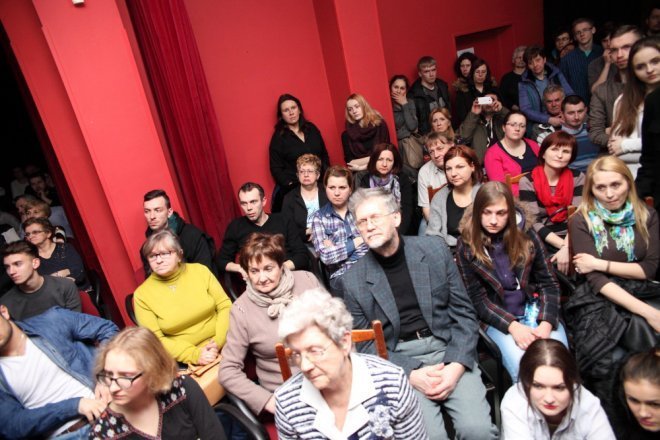 Premiera w Oczku: Spektakl „Dziewiczy wieczór” w wykonaniu aktorów OSA [27.02.2015] - zdjęcie #27 - eOstroleka.pl