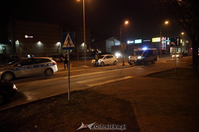 Ostrołęka: Kobieta i dwoje dzieci potrącone na przejściu dla pieszych. Wszyscy trafili do szpitala [28.02.2015] - zdjęcie #1 - eOstroleka.pl