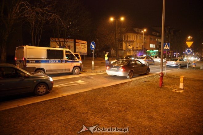Ostrołęka: Kobieta i dwoje dzieci potrącone na przejściu dla pieszych. Wszyscy trafili do szpitala [28.02.2015] - zdjęcie #3 - eOstroleka.pl