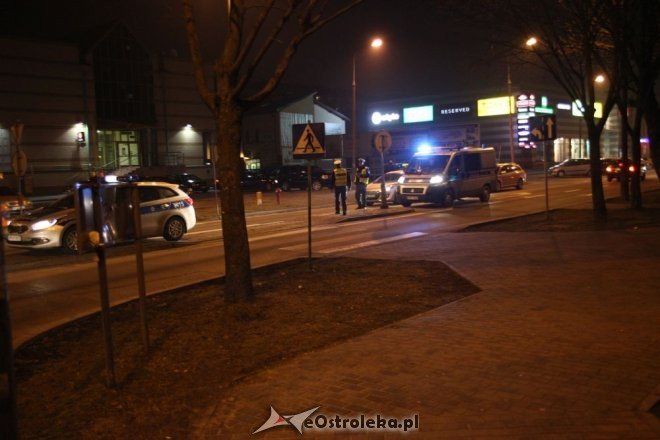 Ostrołęka: Kobieta i dwoje dzieci potrącone na przejściu dla pieszych. Wszyscy trafili do szpitala [28.02.2015] - zdjęcie #7 - eOstroleka.pl