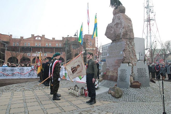 Miejskie obchody Narodowego Dnia Pamięci Żołnierzy Wyklętych [01.03.2015] - zdjęcie #41 - eOstroleka.pl