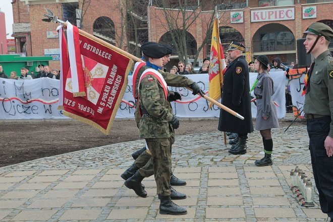 Miejskie obchody Narodowego Dnia Pamięci Żołnierzy Wyklętych [01.03.2015] - zdjęcie #42 - eOstroleka.pl