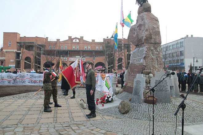 Miejskie obchody Narodowego Dnia Pamięci Żołnierzy Wyklętych [01.03.2015] - zdjęcie #43 - eOstroleka.pl