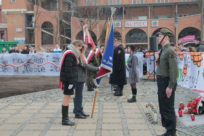 Miejskie obchody Narodowego Dnia Pamięci Żołnierzy Wyklętych [01.03.2015] - zdjęcie #47 - eOstroleka.pl